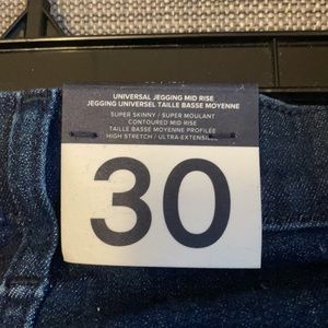 Brand new Gap Universal Jegging jeans - Mid Rise